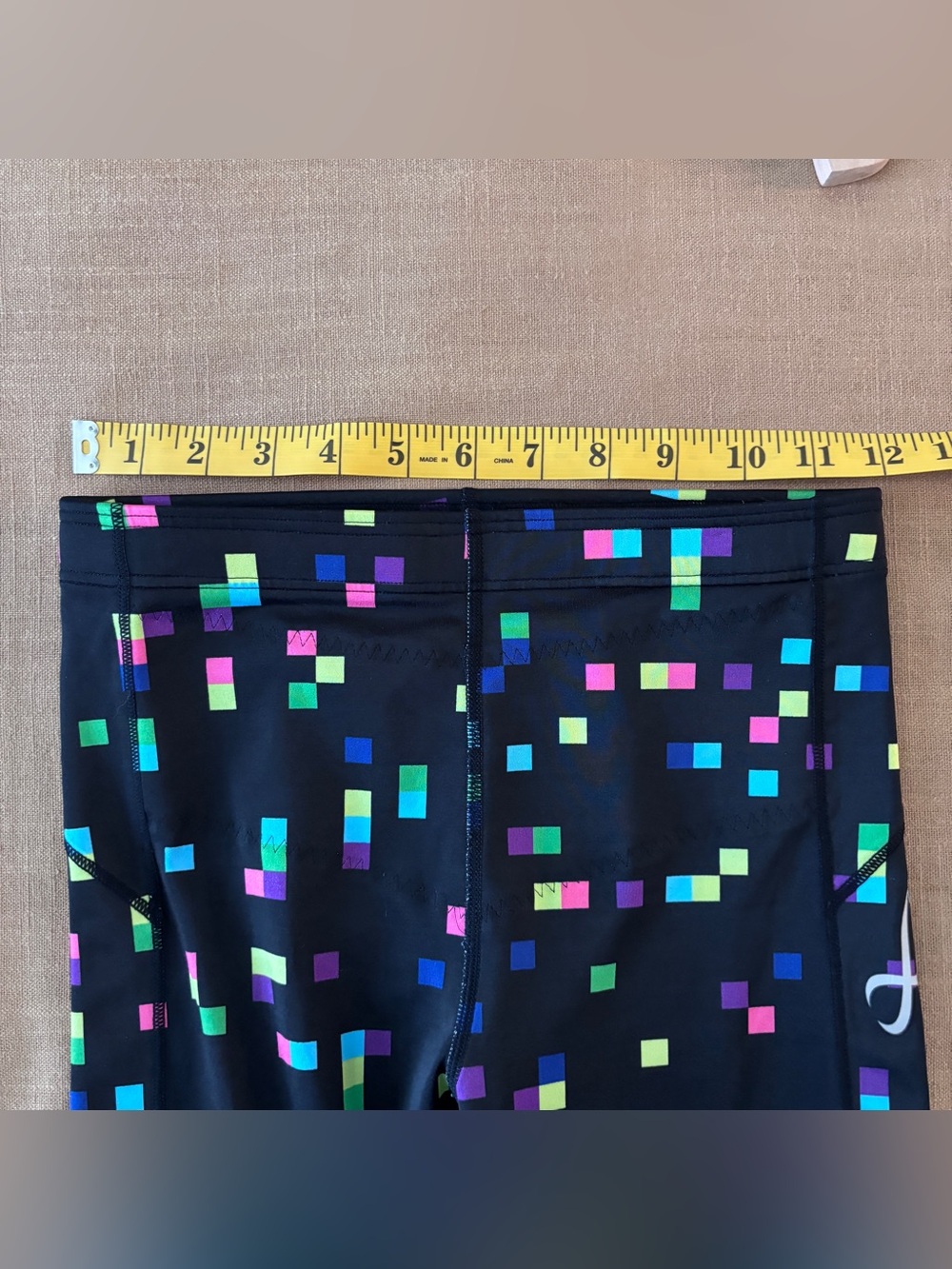 CW-X Pixel Print Compression Leggings Size M Y2K Retro Athletic - Picture 6 of 8